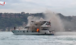Bebek Sahili'nde Tur Teknesi Alevlere Teslim Oldu