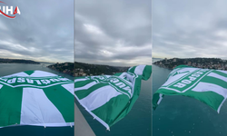 İstanbul Boğazı Yeşil-Beyaza Büründü