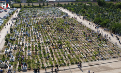Batmanlılar Arife Gününde Kabir Ziyaretlerine Akın Etti