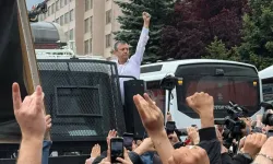 Meclis’e Yürüyen Özel TOMA’ya Çıktı: “CHP’nin Genel Merkezi Artık TBMM’dir!”