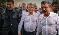 CHP'de Tarihi Görüntüler... Özgür Özel Yağmur Çamur Dinlemedi!