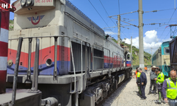 Yük Treni Öğrenci Servisine Çarptı: Öğrenciler Şokta