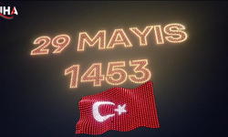 İstanbul'un Fethinin 573. Yılında Gökyüzünde Görsel Şölen