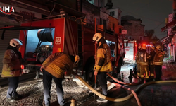 Fatih’te 5 Katlı İş Merkezinin Çatısında Korkutan Yangın