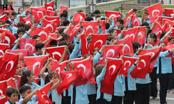 Sivas'ta 850 Öğrenciden Tüyleri Diken Diken Eden 19 Mayıs Gösterisi