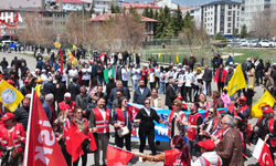 Kars’ta 1 Mayıs Rüzgarı: Tren Garı Meydanı Halaylarla İnledi