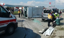 Kilis’te Trafik Kazası: Minibüs, Otomobil ve Ticari Araç Çarpıştı