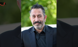 Cem Yılmaz Ve Ahu Yağtu Oğullarının Mezuniyetinde Bir Arada