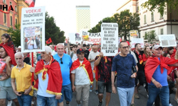 Tiran'da Zvernec Sahil Projesine Karşı Protestolar Sürüyor