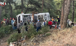 İzmir’de Tarım İşçilerini Taşıyan Midibüs Devrildi