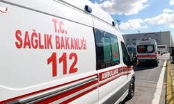 Hasta Nakil Ambulansı Tırlara Çarptı, 1 Ölü, 4 Yaralı