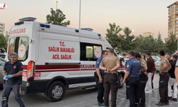 Kayseri'de Alışveriş Merkezi Önünde Bıçaklı Kavga