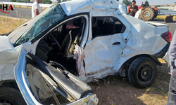 Gaziantep'te YKS'ye Giden Gençlerin Otomobili Tıra Çarptı