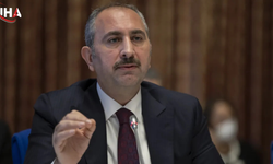 Abdulhamit Gül'den Mecliste Çıplak Arama İddiasına Net Yanıt