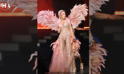 Ajda Pekkan Oran’da Sevenlerini Duygulandırdı