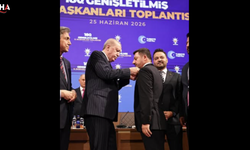 Rasim Arı, Çektiği El Hareketiyle AK Parti'yi Karıştırdı