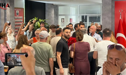 CHP İzmir İl Başkanlığı'nda Çiçek Gerginliği