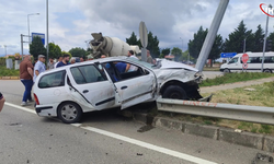 Eynesil’de Kavşakta Çarpışan İki Otomobilde 5 Kişi Yaralandı