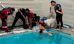 Havuz Vakumuna Kapılan 4 Yaşındaki Çocuğu İtfaiye Ekipleri Son Anda Çıkardı