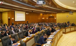 Bursa Büyükşehir Meclisinde İnönü Kavgası: Kürsüye Su Fırlatıldı