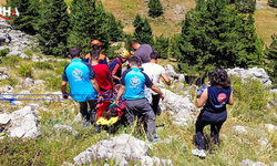 Kayalıklardan Düşen 61 Yaşındaki Adam Helikopterle Taşındı