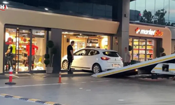 Bağcılar’da Akaryakıt İstasyonunda Otomobil Markete Daldı