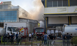Ankara Yenimahalle'de Korkutan Depo Yangını