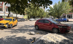 Elazığ'da Ticari Taksi İle Otomobil Çarpıştı: 6 Yaralı