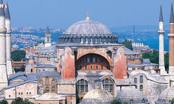Yüksek Sesle İncil Okuyan 2 Yabancı Yakalandı