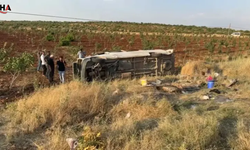 Şanlıurfa'da Tarım İşçilerini Taşıyan Minibüs Devrildi: 22 Yaralı