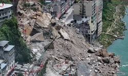 Çongçing Eyaletinde Dağ Çöktü, Onlarca Kişi Toprak Altında