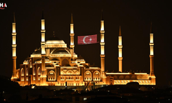 15 Temmuz İçin Minarelerden Sela Sesleri Yükseldi: Şehitlerimizi Minnetle Anıyoruz
