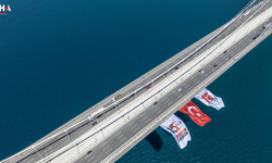 İstanbul Boğazı'nda 15 Temmuz İçin Anlamlı Tören: Köprülere Türk Bayrakları Asıldı