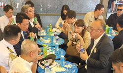 Japonya Savunma Bakanı Koizumi Şinciro'nun Balık Ekmek Paylaşımı
