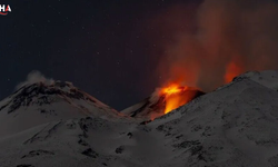 Etna Yanardağı'nda, Kül Bulutları 1,5 Kilometreye Ulaştı