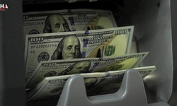 Döviz Piyasasında Karışık Seyir: Dolar Düşüşte, Euro Yükselişte