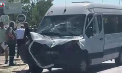 Gaziantep'te Servis Minibüsü Kamyona Çarptı