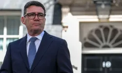 İngiltere’de Şok Skandal: Başbakan Sahte Trump Yetkilisiyle Yazıştı