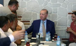 Cumhurbaşkanı Erdoğan Çengelköy'de Esnafla Buluştu: Kebapçı Davetini Geri Çevirmedi