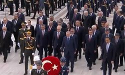 Cumhurbaşkanı Erdoğan 30 Ağustos Zafer Bayramı'nın Yıl Dönümünde Anıtkabir'de: 'Milletimizin İstikbaline Sahip Çıkıyoruz