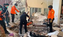 Endonezya'da Deprem Felaketi, Ölü Sayısı Artıyor