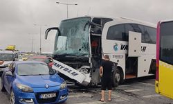 Yolcu Otobüsü Belediye Otobüsüne Çarptı, Yaralılar Var