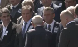 Kemal Kılıçdaroğlu ile Özgür Özel, Yeni Parti'nin Kuruluşundan Bu Yana İlk Defa Tokalaştı