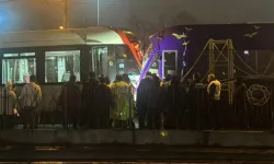 İstanbul’da Feci Kaza! İki Tramvay Kafa Kafaya Çarpıştı, Yaralılar Var