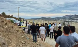 15 Yaşındaki Çocuk Sürdüğü Minibüsle Yaptığı Kazada Can Verdi