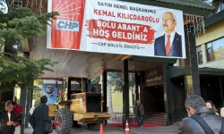 Abant'ta CHP Kampında Pankart Kriz: Kepçe Kapıda Kaldı