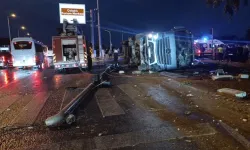 Antalya'da Devrilen Tırın Altında Kalan 2 Kadın Yaşamını Yitirdi