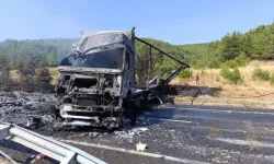 Uşak'ta Alkol Yüklü Tır Alev Alev Yandı: Yaralı Sürücü Hastaneye Kaldırıldı