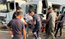 Batman'da Buğday Yüklü Kamyon İle Minibüs Çarpışması Sonucu 6 Kişi Yaralandı