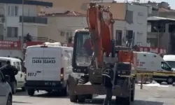 İzmir'de Yolun Karşısına Geçerken İş Makinesi Çarptı: Yaya Öldü